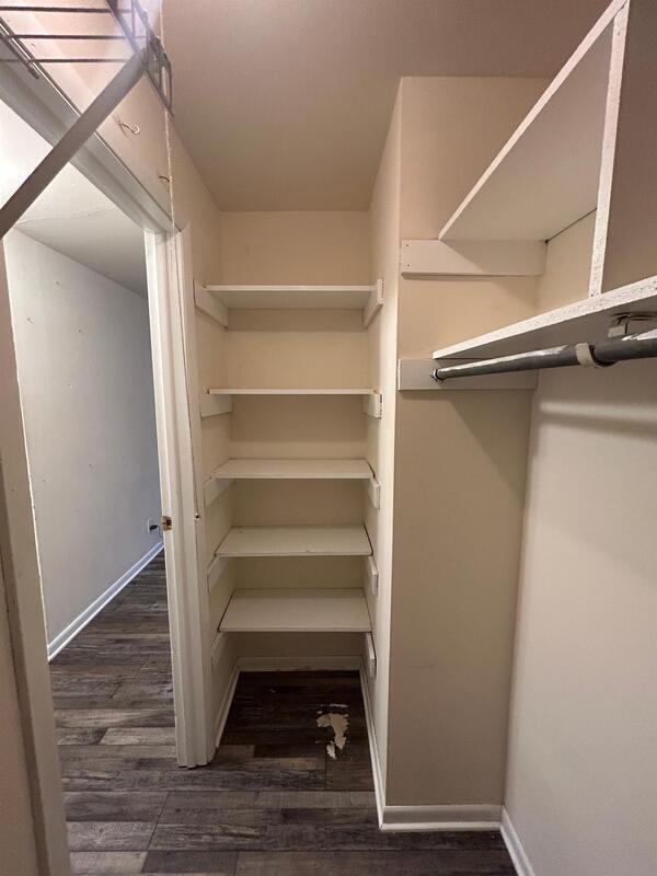 Building Photo - 134 E Johnson St