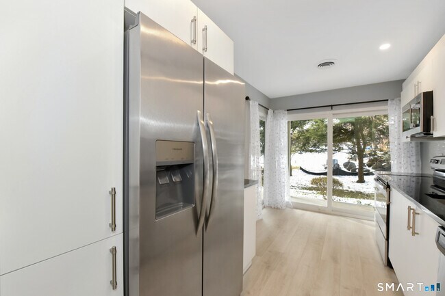 Building Photo - 28 Mill Hill Rd