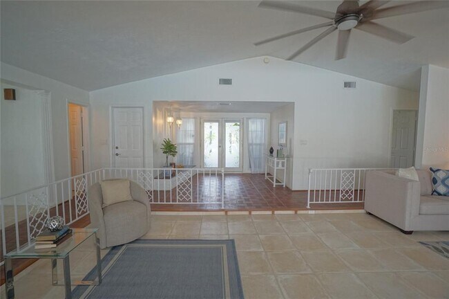 Building Photo - 705 Spanish Main Dr
