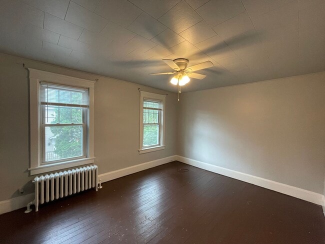 Building Photo - 2 Bedroom Single Family Home in Lancaster!