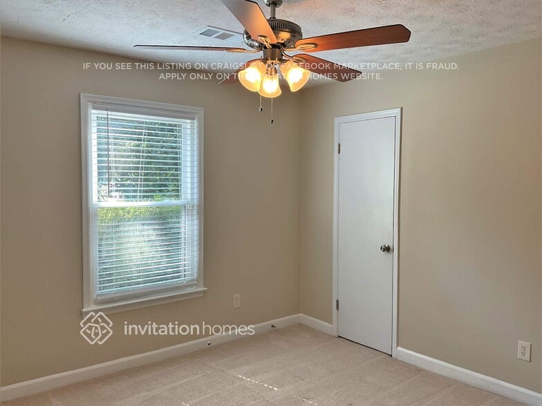 Building Photo - 2381 Cedar Dr