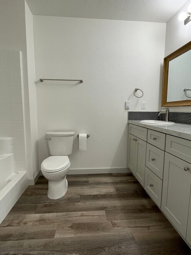 Building Photo - Beautiful3 bed 2,5 bath townhouse in Garden City