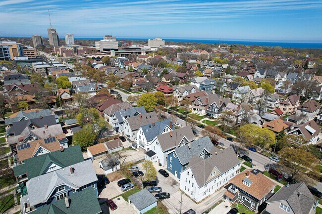 Building Photo - 2943 N Maryland Ave