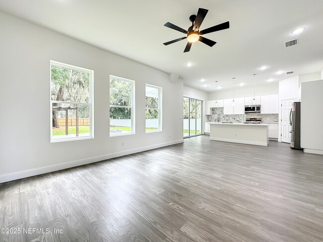 Building Photo - 5395 Heckscher Dr