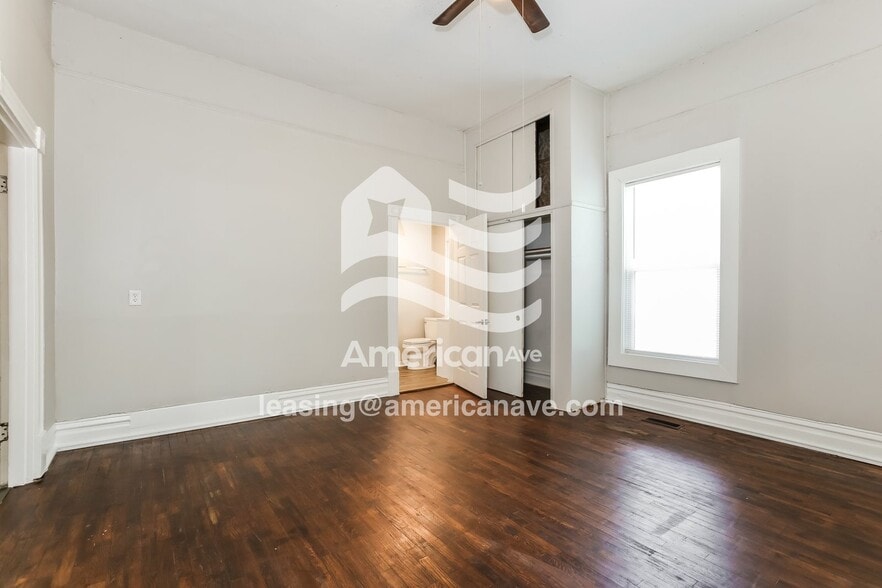 Building Photo - 814 S Elm St