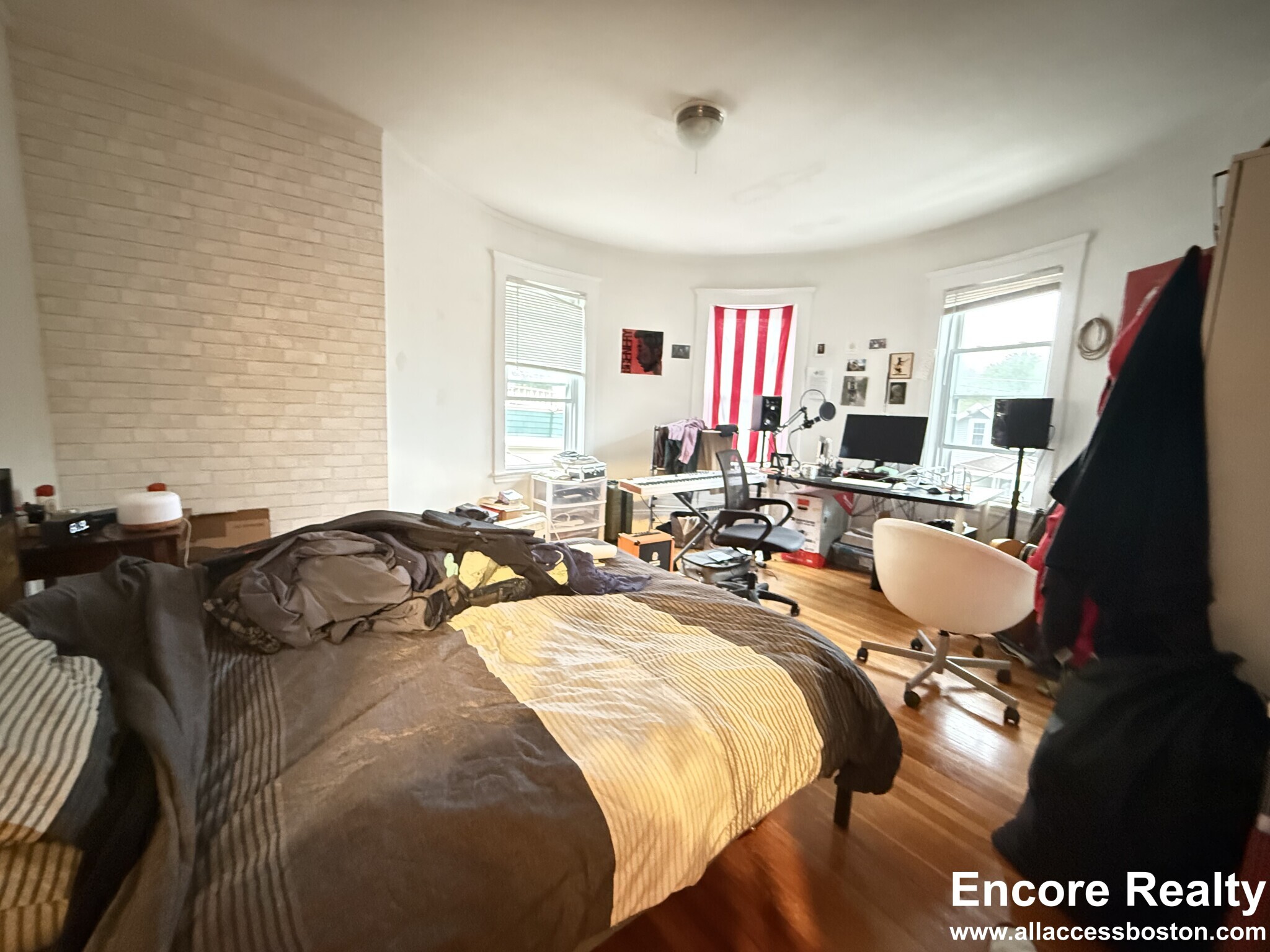 Building Photo - 39 Turner St