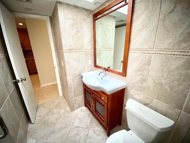 Building Photo - 6447 Parkview Dr