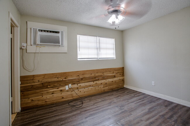 Building Photo - Summer 2026 Pre- lease! Cute One Bedroom near Medical and TTU