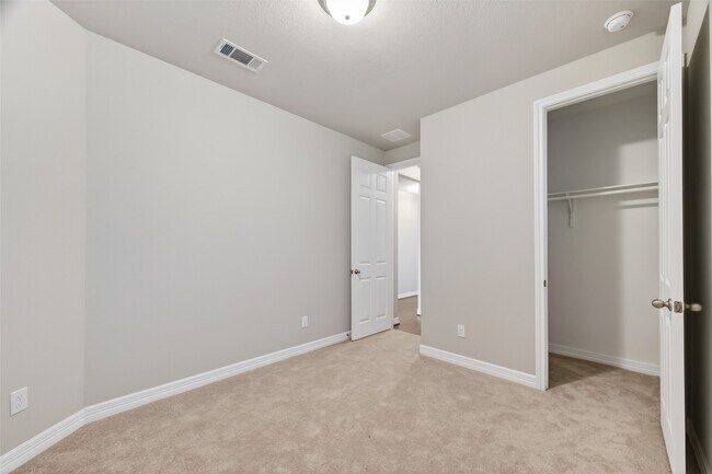 Building Photo - 2131 Islawild Wy