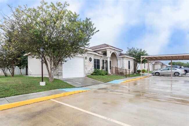 Building Photo - 901 Kings Way