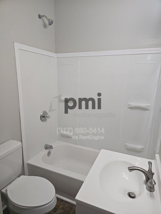 Building Photo - 114 Adler St