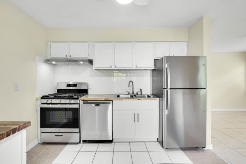 Building Photo - 527 Goodland Dr