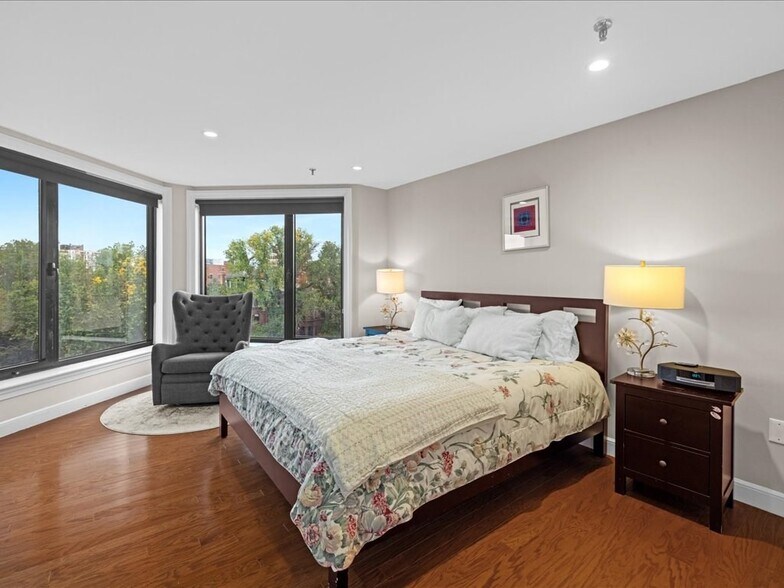 Building Photo - 391 Commonwealth Ave