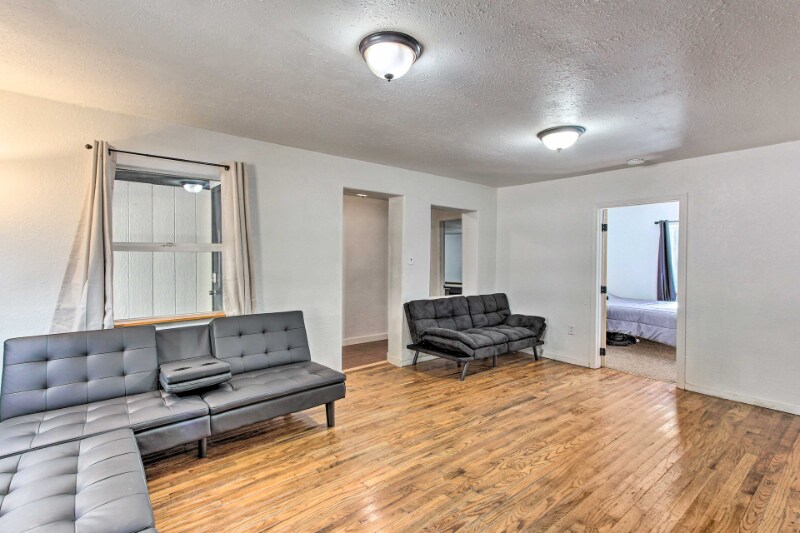 Building Photo - 37462 Row River Rd