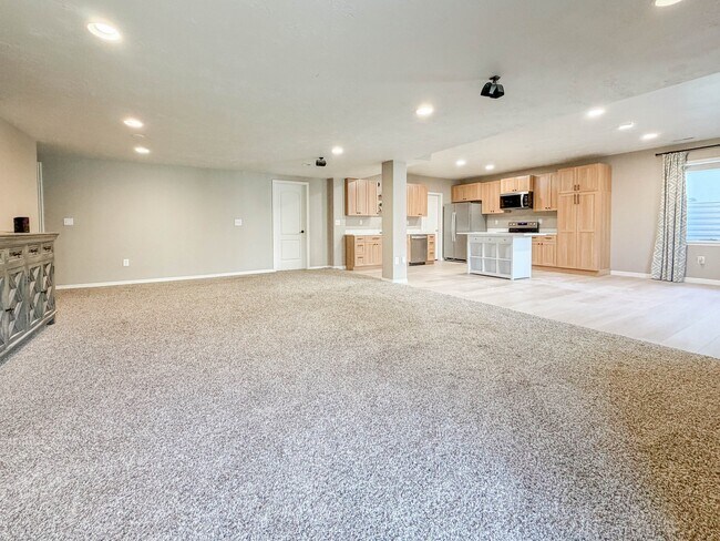 Building Photo - 963 Sage Ln