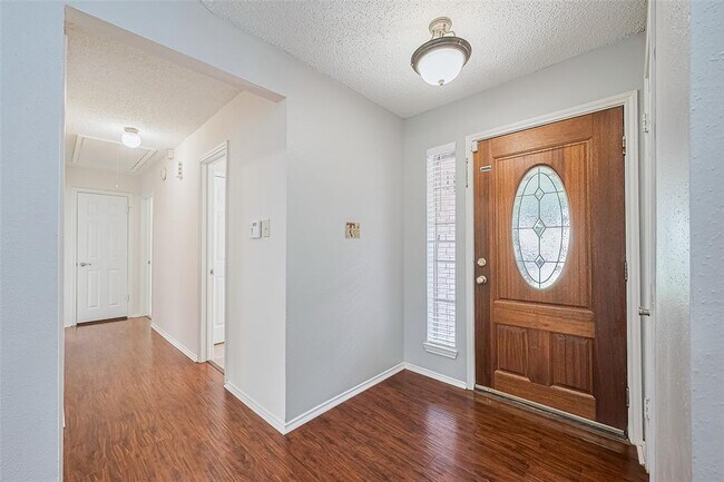 Building Photo - 2502 Knollbrook Ln