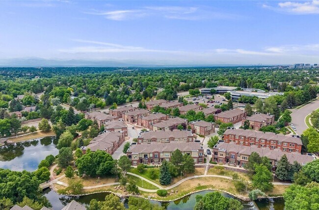 Building Photo - Updated 2BD, 2.5BA Townhome in Centennial ...