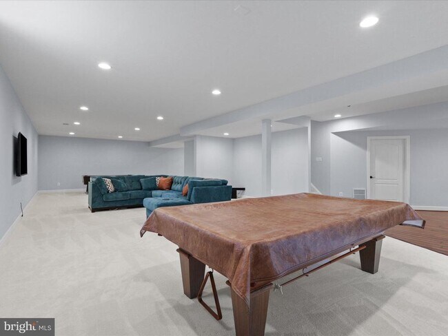 Building Photo - 904 Locust St