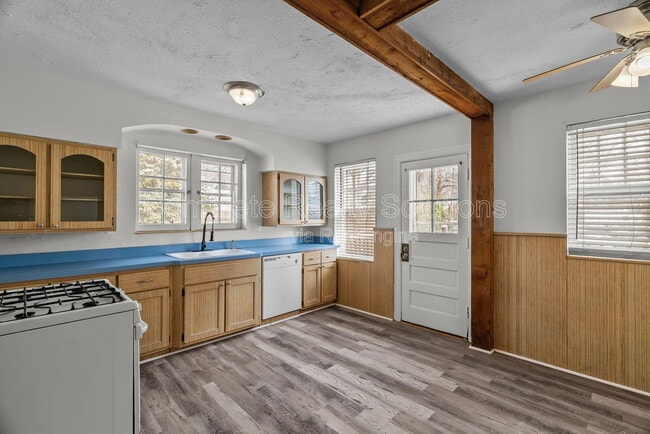 Building Photo - 8026 Wynwood Dr