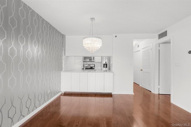 Building Photo - 25 Rockledge Ave