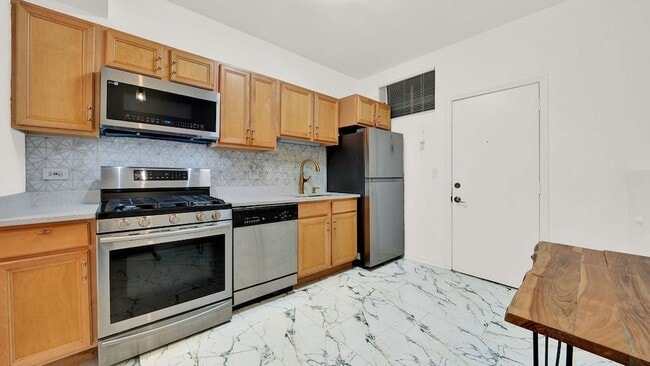 Building Photo - 5142 S King Dr