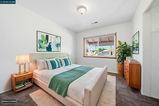 Building Photo - 1930 Sunshine Dr