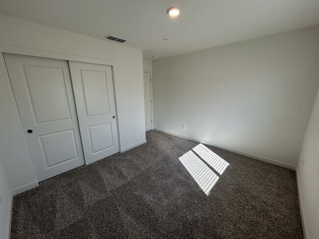 Building Photo - BRAND NEW 3 Bedroom Home for Rent in Redding CA