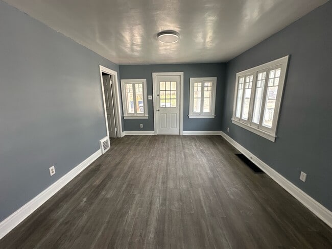 Building Photo - 1430 Gross Ave NE