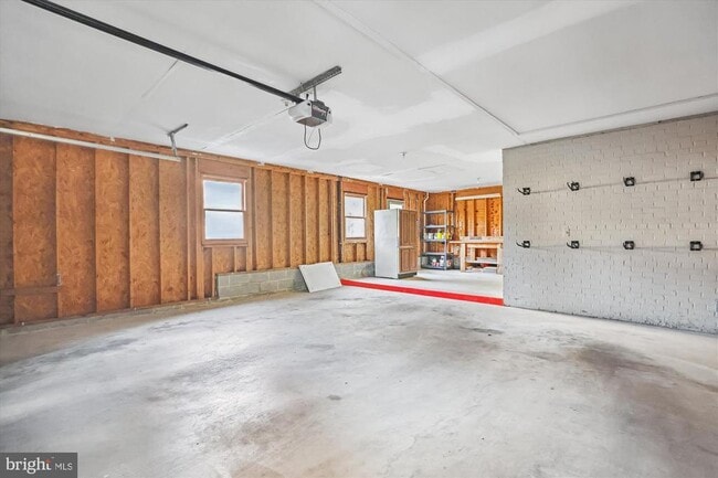 Building Photo - 6154 Beachway Dr