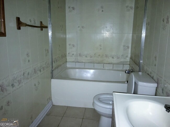 Building Photo - 214 Knodishall Dr