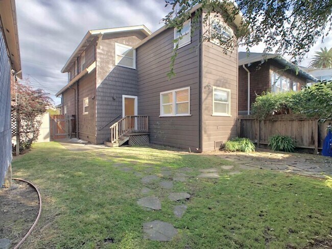 Building Photo - 1714 Santa Clara Ave