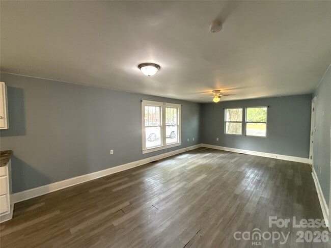 Building Photo - 207 Bradford Dr