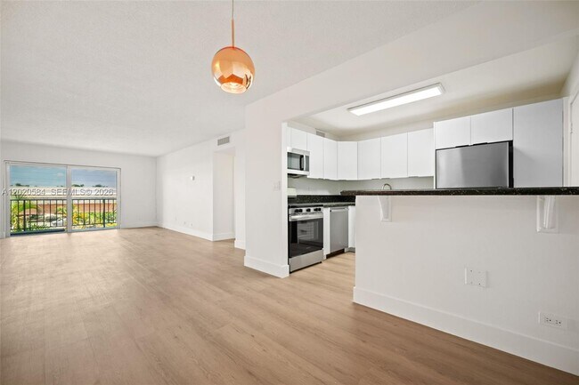 Building Photo - 8107 SW 72nd Ave