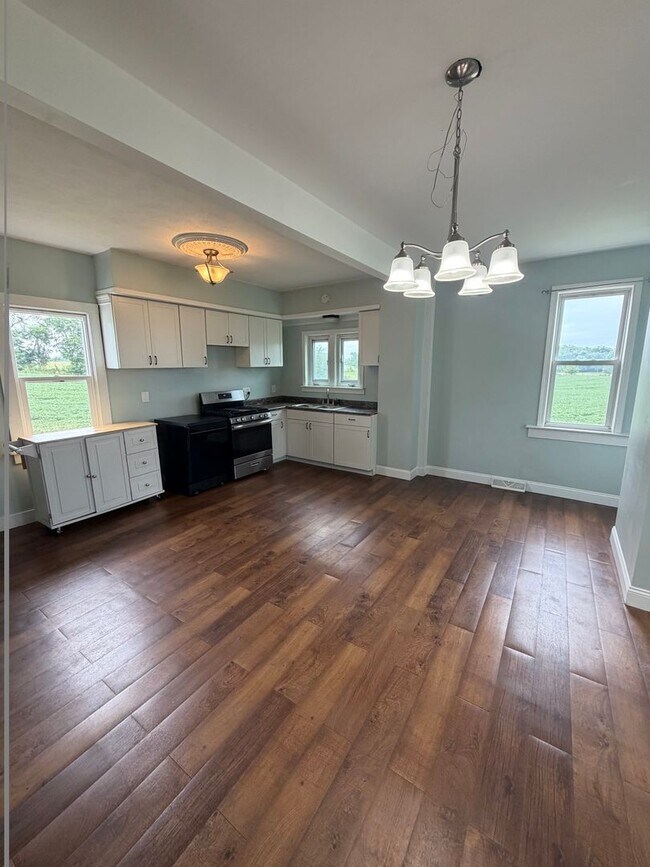 Building Photo - Three bedroom home