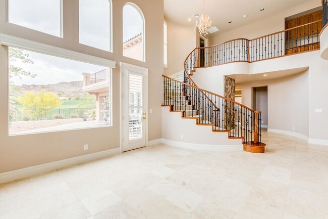 Building Photo - Live The Red Rock Country Club Lifestyle!!