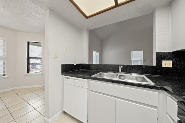 Building Photo - 1005 Milford Way