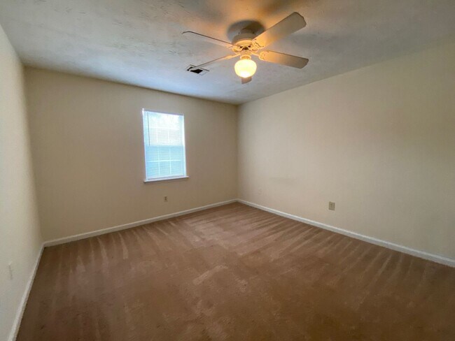 Building Photo - PRE-LEASING FOR AUGUST 7TH, 2026!