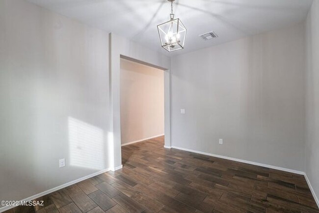 Building Photo - Spacious & Stylish Living in Saguaro Bloom...