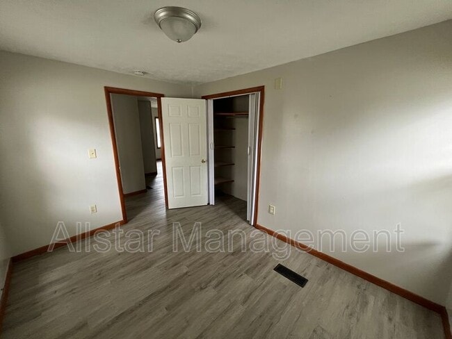 Building Photo - 825 W Highland Ave