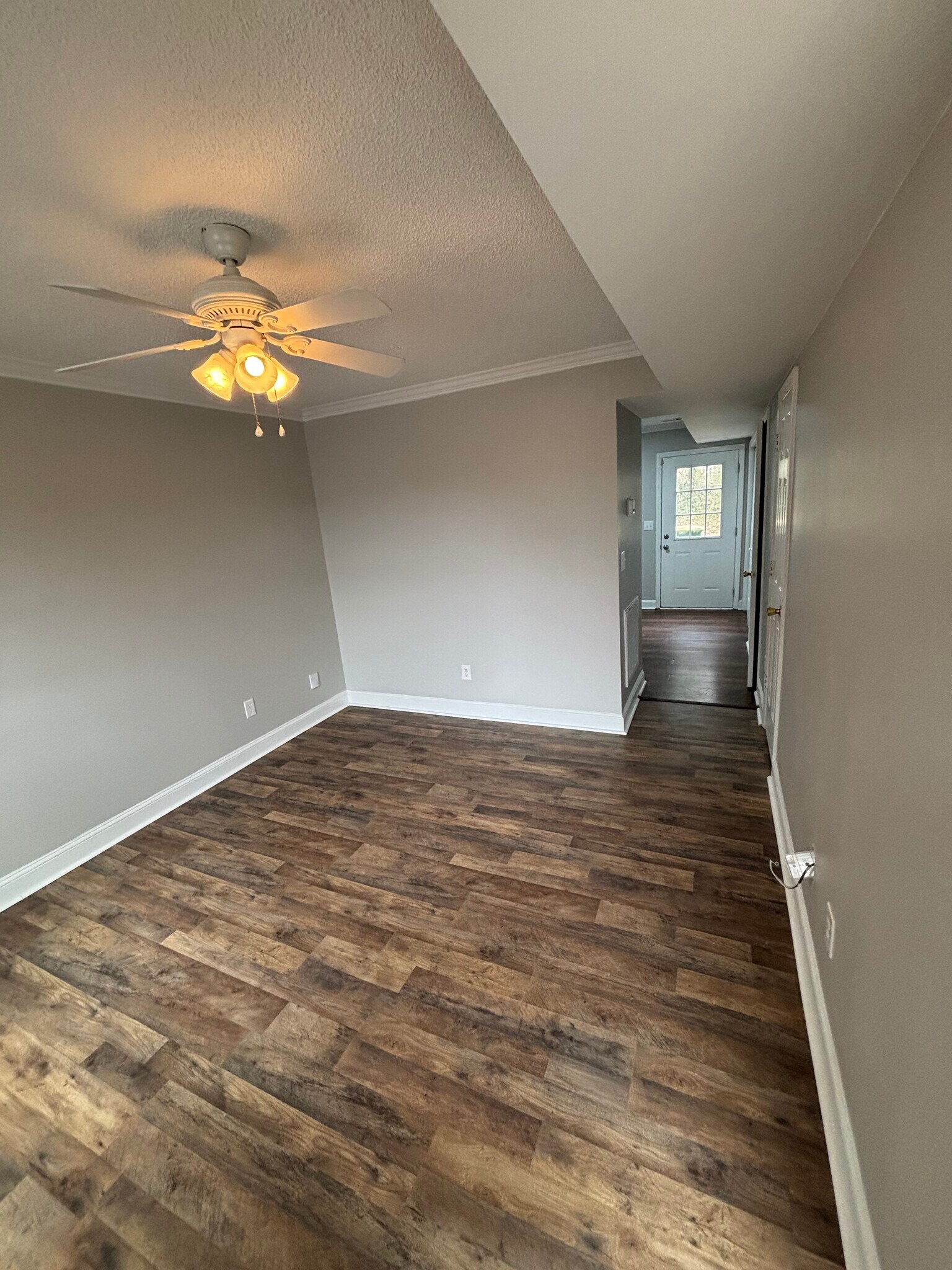 Building Photo - 5731 SW Acres Dr