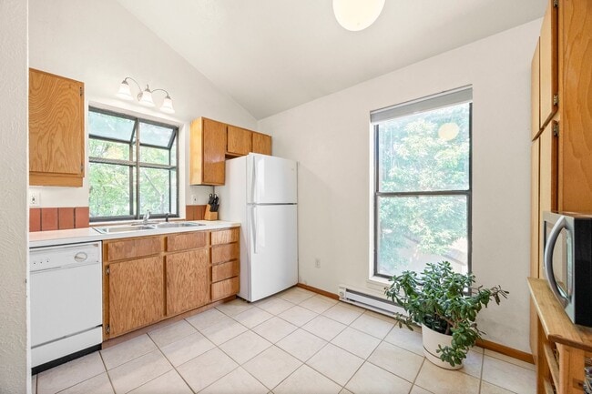 Building Photo - Bright & Peaceful 2BR Condo in South Boulder