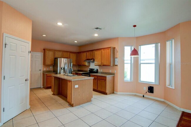 Building Photo - 5075 SW 40th Pl