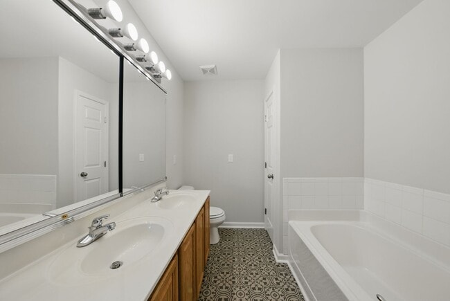Building Photo - 8621 Neuse Club Ln