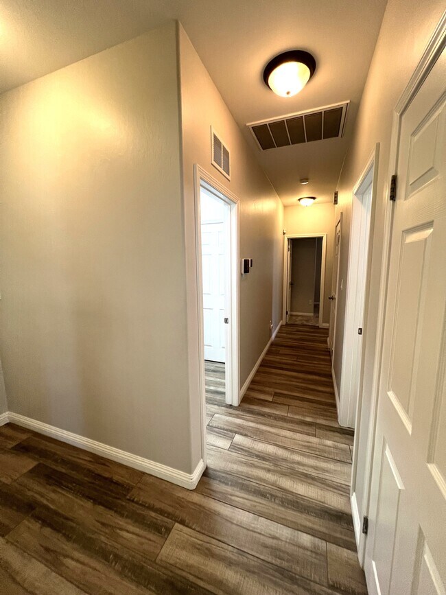 Building Photo - 5418 Sweet Sunblaze Ave