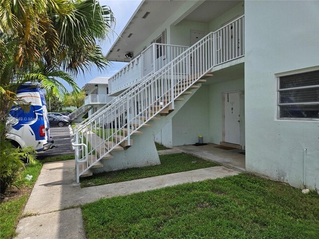 Building Photo - 7660 SW 82nd St