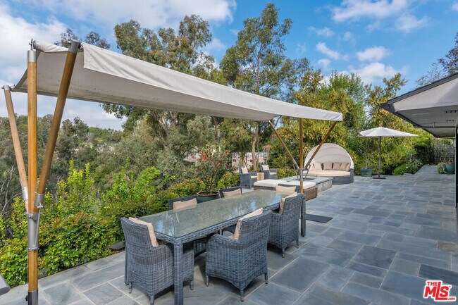 Building Photo - 3035 Lake Glen Dr