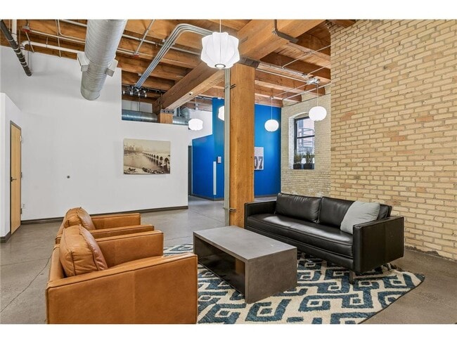 Building Photo - 607 Washington Ave S