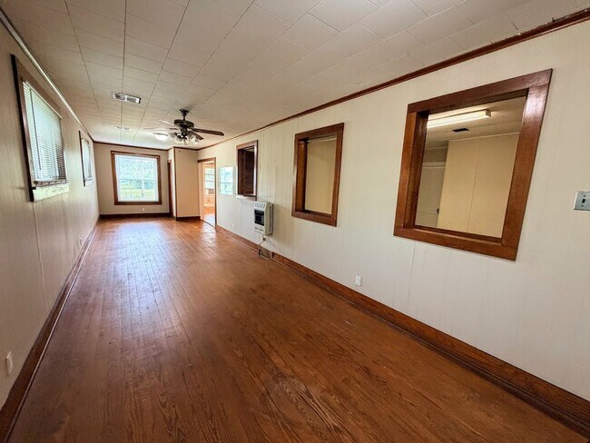 Building Photo - Spacious 4BR Downtown Lake Charles Home - Full of Character