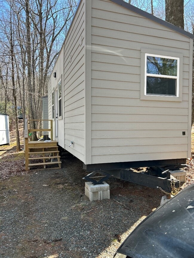 Building Photo - 2015 Union School Rd SW