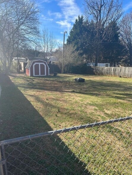 Back Yard - 102 Greentree Dr